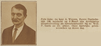871728 Portret van A. Weijers (1e Daalsedijk 116) te Utrecht, die 30 jaar in dienst is bij de Wed. P. Smits en Zn., ...